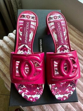 Dolce & Gabbana Interlock Hot Pink Patent Logo Slide Mules